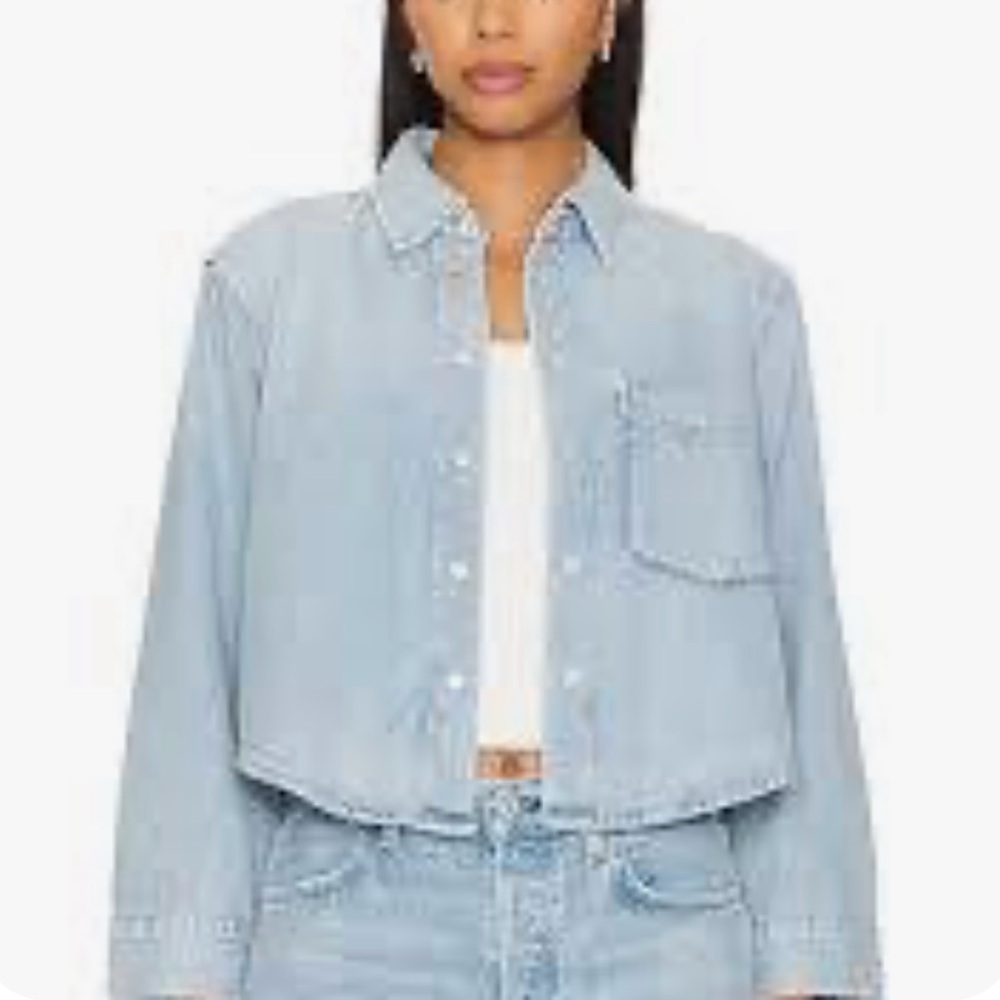 EUC Agolde Dagmar cropped snap front Cotten denim shirt. Size M 21”L 40” bust